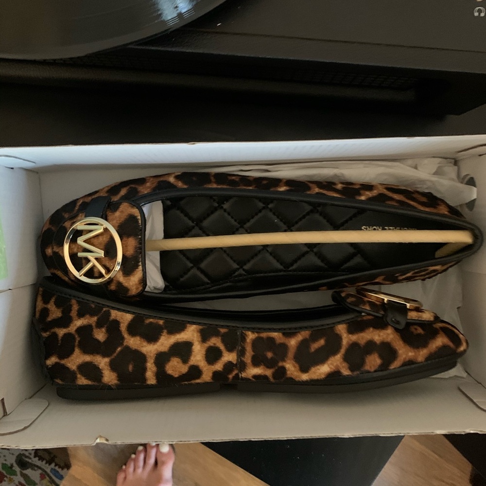 Michael Kors buttermilk calf skin flats ☺️